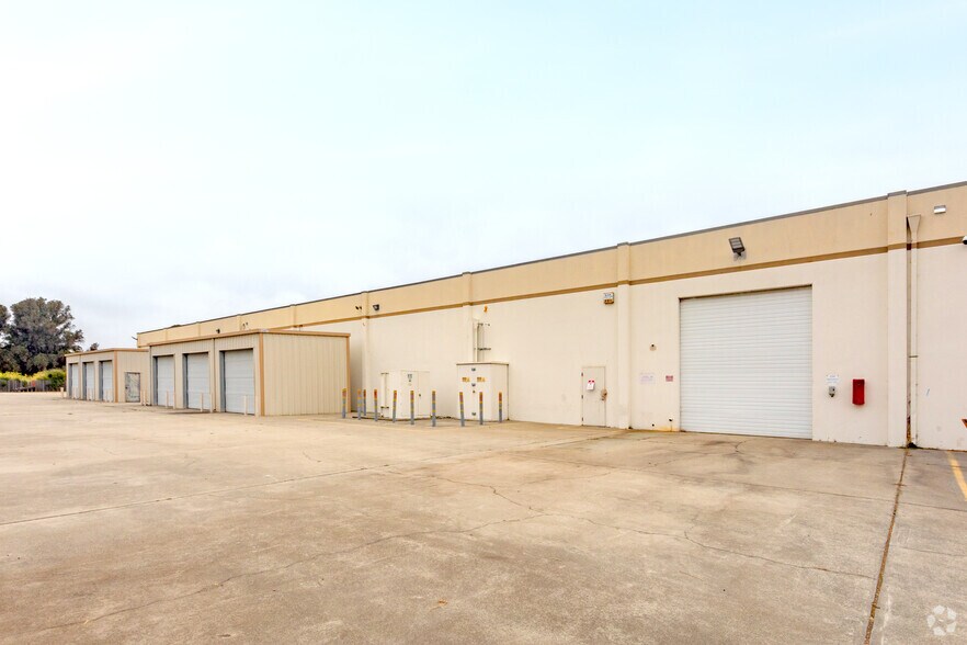 1833 Stearman Ave, Hayward, CA à louer - Photo du bâtiment - Image 3 de 17