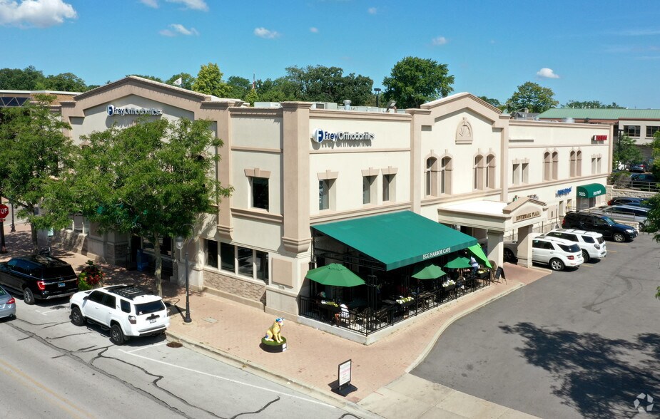 175 W Jackson Ave, Naperville, IL à vendre - Photo du bâtiment - Image 1 de 5