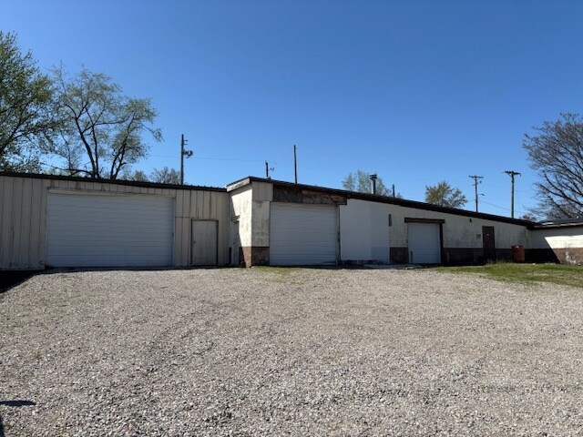 702 S 7th St, Boonville, IN à vendre - Photo du bâtiment - Image 2 de 12