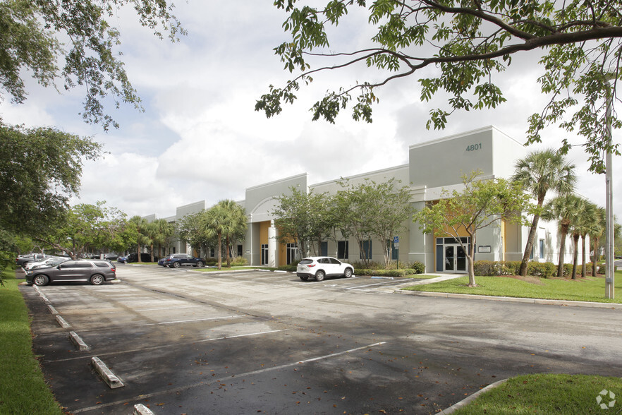 4801 Johnson Rd, Coconut Creek, FL for lease - Primary Photo - Image 1 of 6