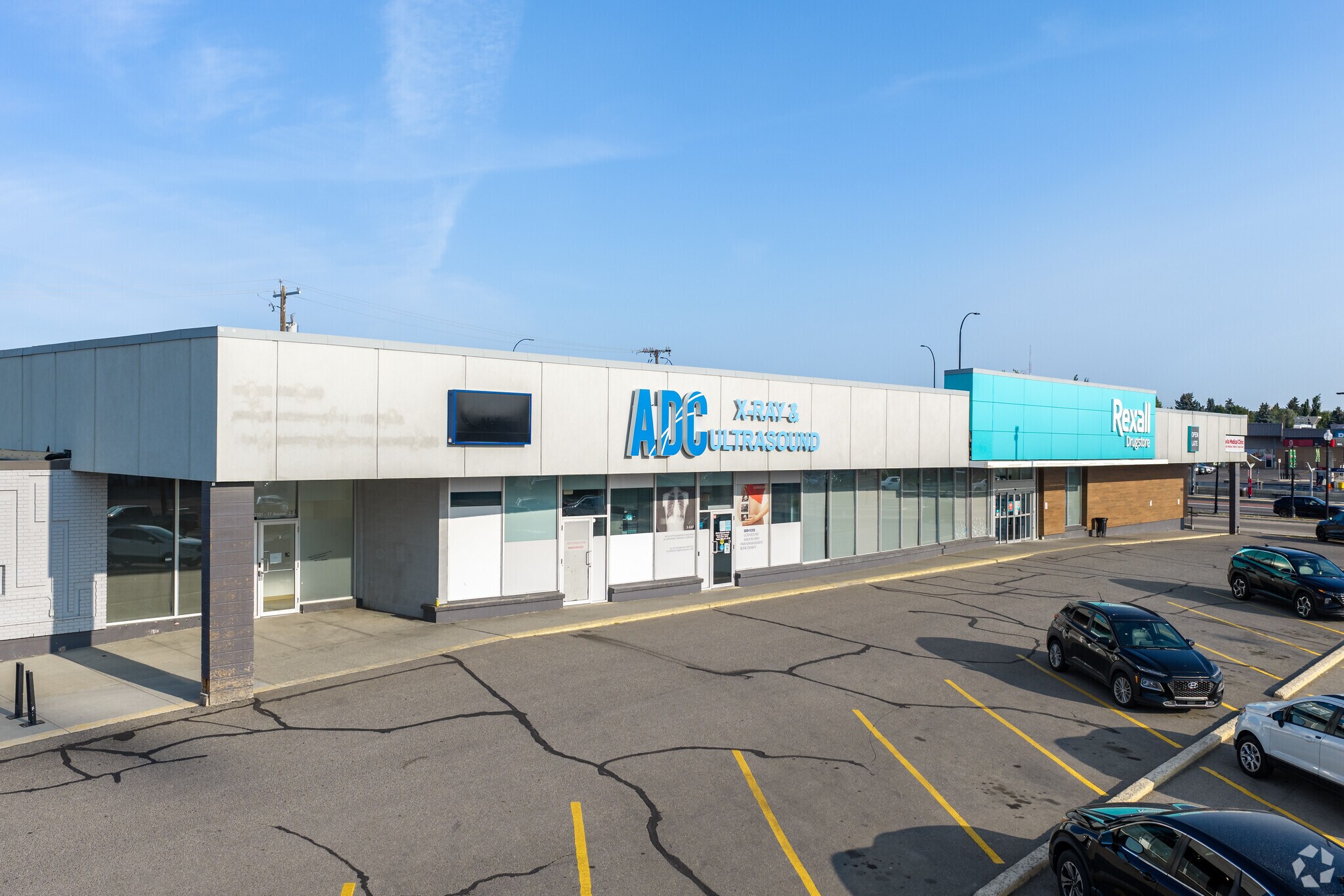 3301 17th Ave SE, Calgary, AB à louer Photo du bâtiment- Image 1 de 6