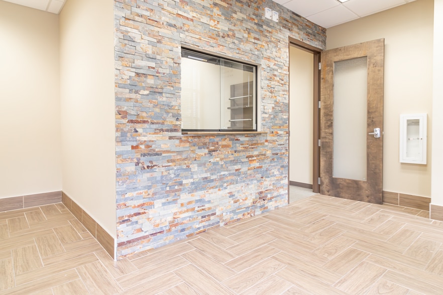 310 New Fidelity Ct, Garner, NC for lease - Building Photo - Image 2 of 17