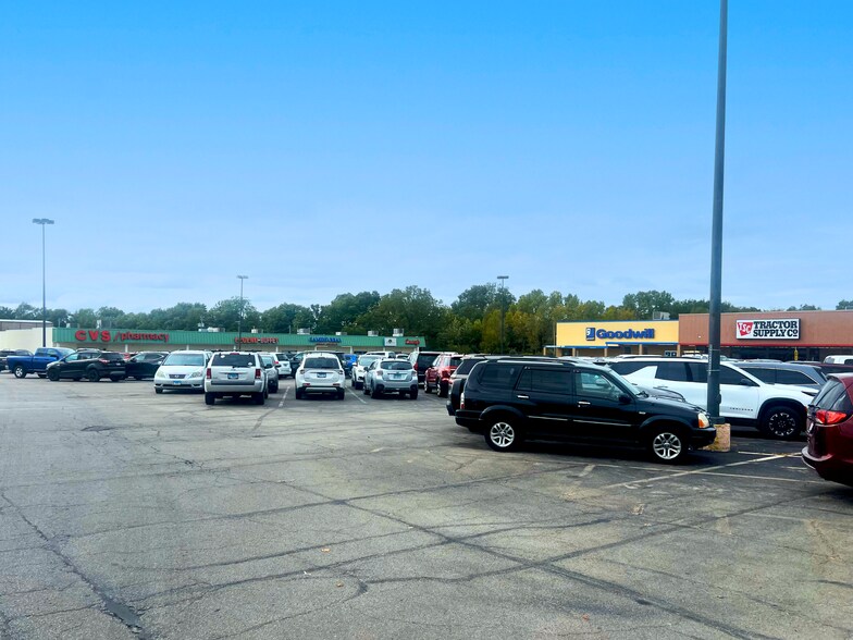 2 Clinton Plz, Clinton, IL à louer - Photo du bâtiment - Image 2 de 3