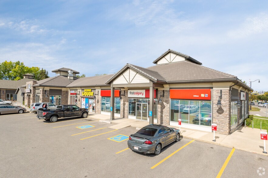 71 Riverside Dr, Okotoks, AB à vendre - Photo du bâtiment - Image 2 de 6