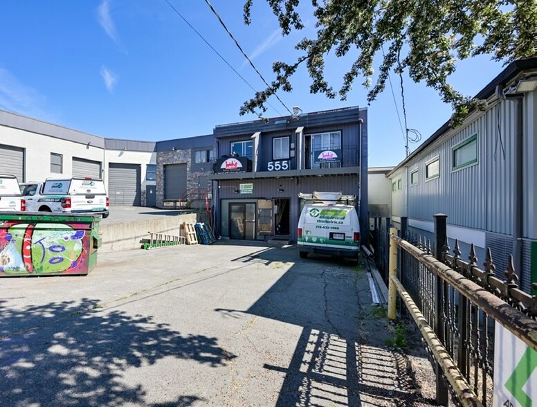 555 Hillside Ave, Victoria, BC for sale - Building Photo - Image 2 of 8