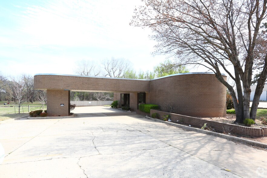 7370 S Walker Ave, Oklahoma City, OK for sale - Primary Photo - Image 1 of 11