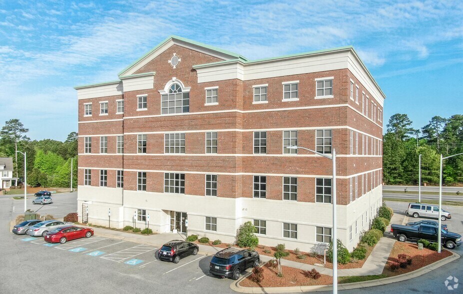 2350 Bentridge Ln, Fayetteville, NC à louer - Photo du bâtiment - Image 1 de 9