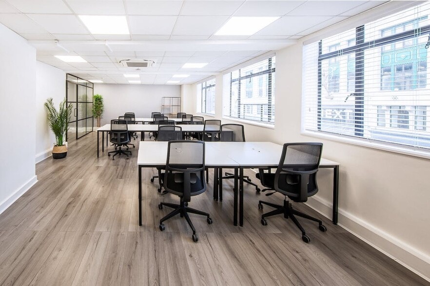 129-131 Oxford St, London for lease - Building Photo - Image 2 of 4