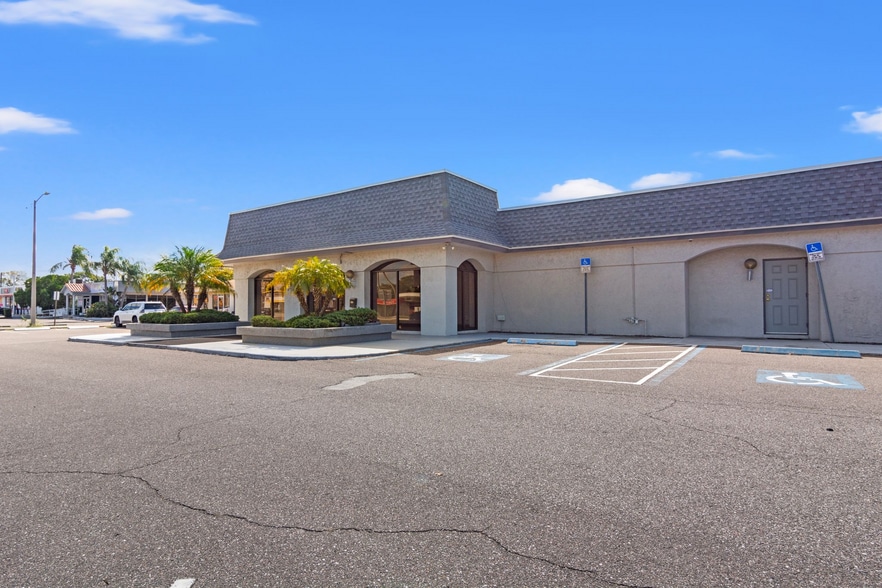 7926 W Hillsborough Ave, Tampa, FL for sale - Building Photo - Image 3 of 13