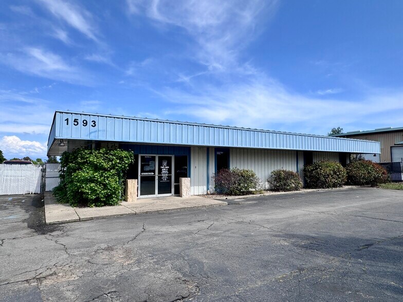 1593 Beltline Rd, Redding, CA à louer - Photo du bâtiment - Image 2 de 12