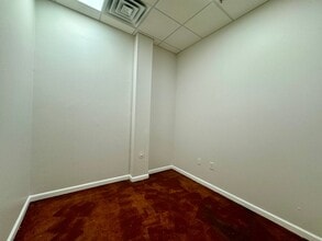 3502 Scotts Ln, Philadelphia, PA for lease Interior Photo- Image 1 of 5
