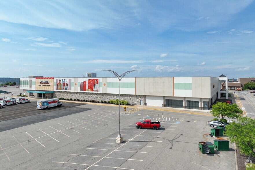 100 Beaver Valley Mall Blvd, Monaca, PA à louer - Photo du bâtiment - Image 3 de 4