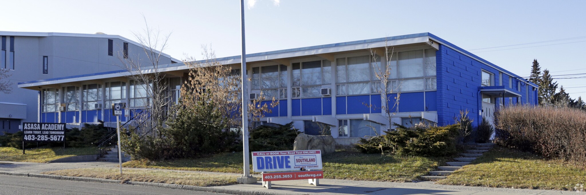 599 Northmount Dr NW, Calgary, AB à vendre Photo principale- Image 1 de 1