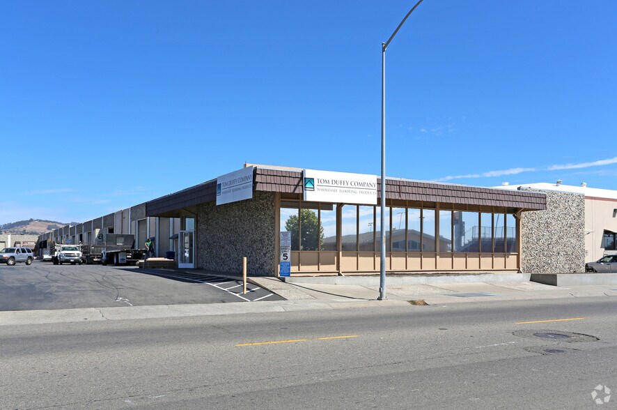 2400-2496 Teagarden St, San Leandro, CA à louer - Photo du bâtiment - Image 3 de 13