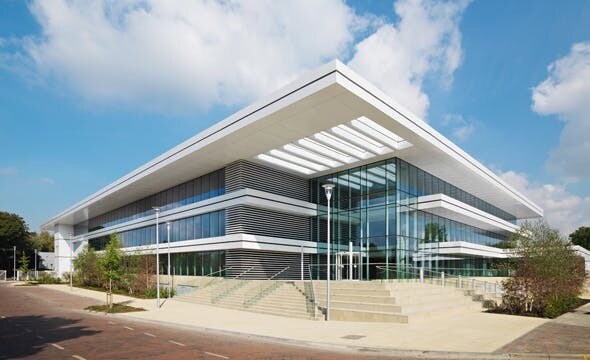 1 Bridge St, Staines à louer - Photo du bâtiment - Image 2 de 6