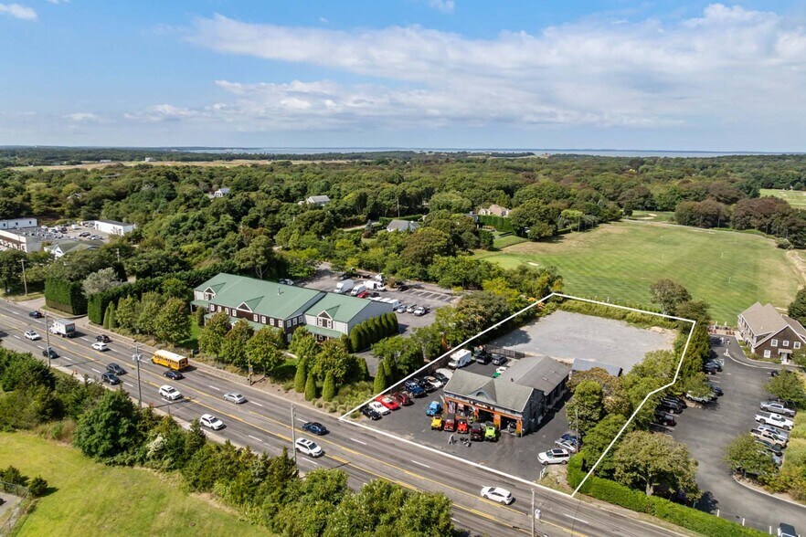 715 County Rd 39, Southampton, NY à vendre - Photo du bâtiment - Image 1 de 22