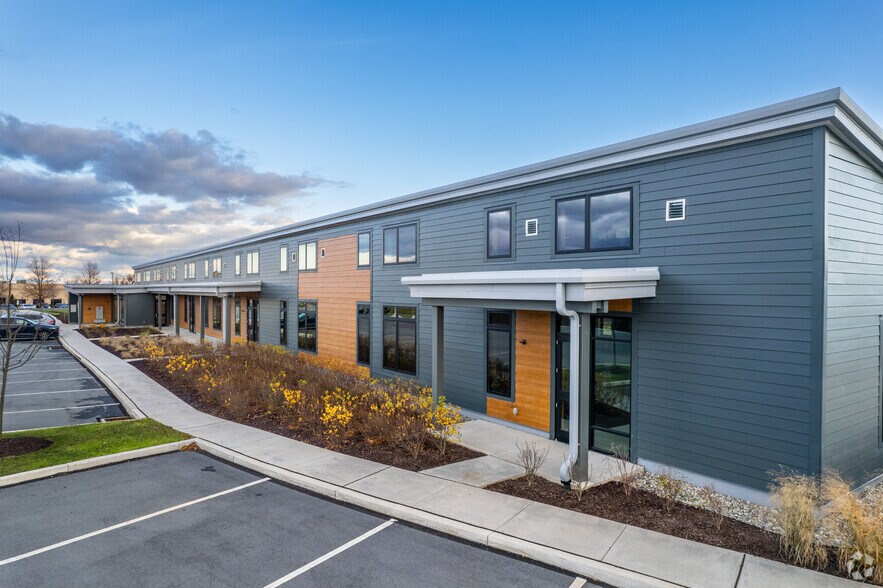 4250 Independence Dr, Schnecksville, PA à louer - Photo du bâtiment - Image 2 de 5