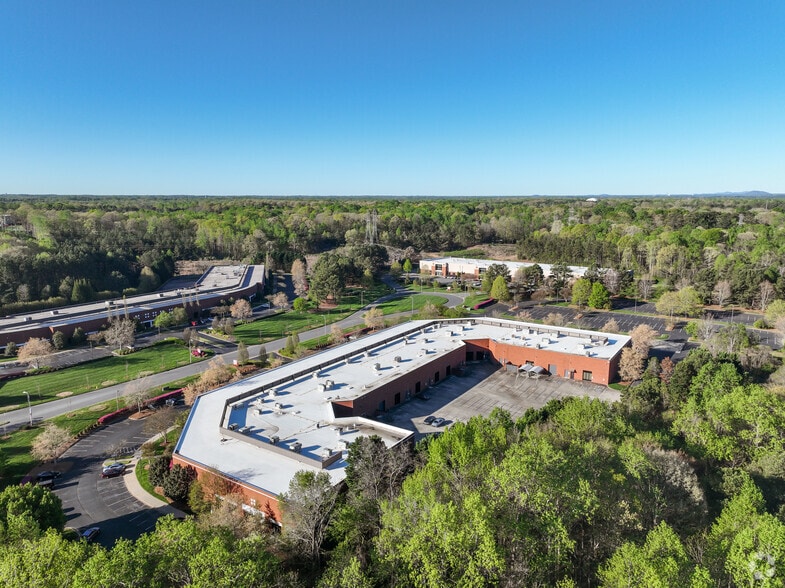 12125 Herbert Wayne Ct, Huntersville, NC for lease - Building Photo - Image 2 of 5