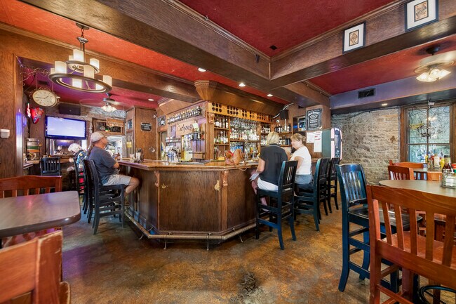 Plus de détails pour 82 Armstrong St, Eureka Springs, AR - Commerce de détail à vendre