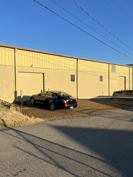 2403 Kline Ave, Nashville, TN for lease - Building Photo - Image 2 of 12