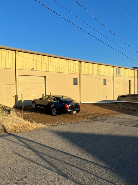 2403 Kline Ave, Nashville, TN à louer - Photo du bâtiment - Image 2 de 12