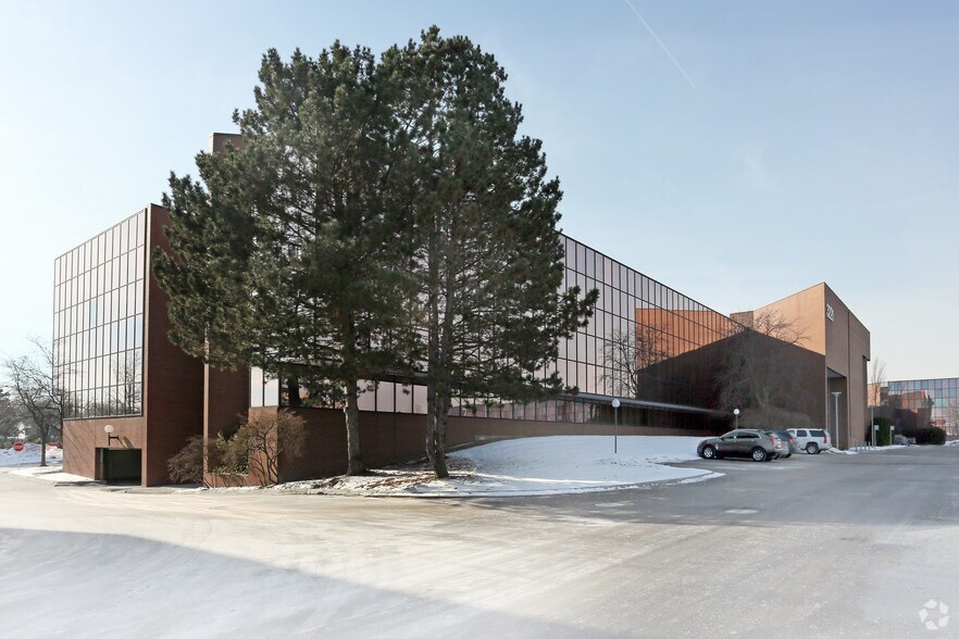 3155 W Big Beaver Rd, Troy, MI à louer - Photo du bâtiment - Image 1 de 20