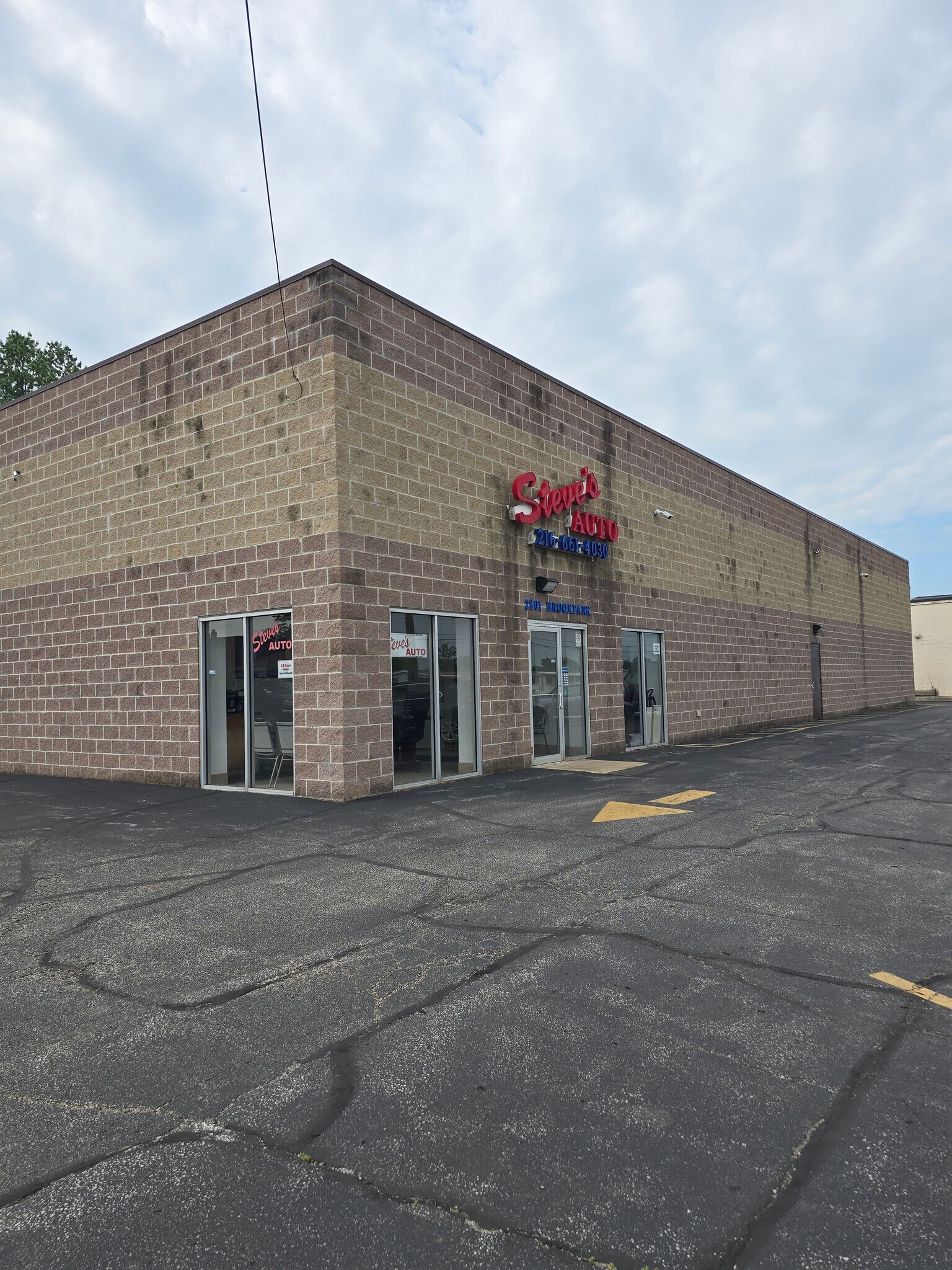 2809 Brookpark Rd, Cleveland, OH à louer Photo principale- Image 1 de 6
