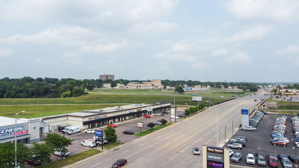 3500-3510 W 41st St, Sioux Falls, SD for sale - Building Photo - Image 2 of 2