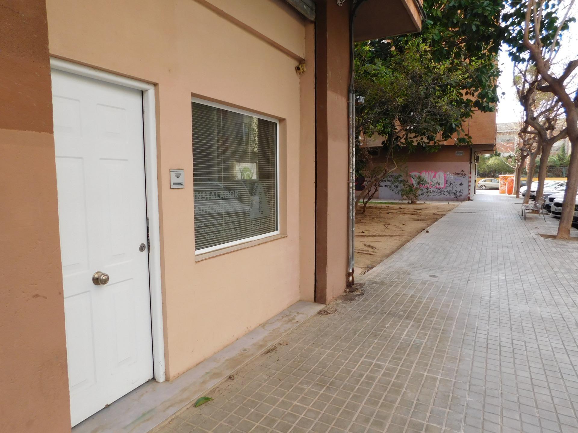 Retail in València for lease Building Photo- Image 1 of 20