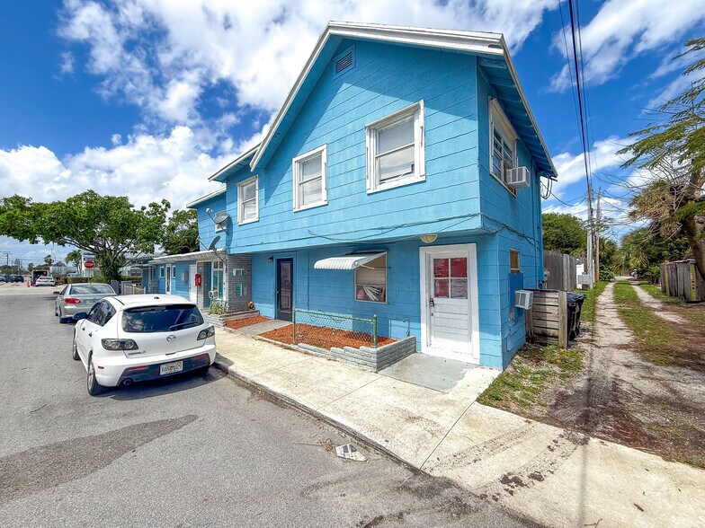 714 4th Ave N, Lake Worth Beach, FL à vendre - Photo du bâtiment - Image 2 de 6
