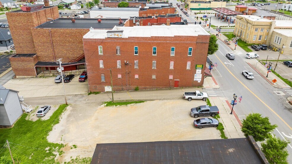 927 Wheeling Ave, Cambridge, OH à louer - Photo du bâtiment - Image 3 de 10