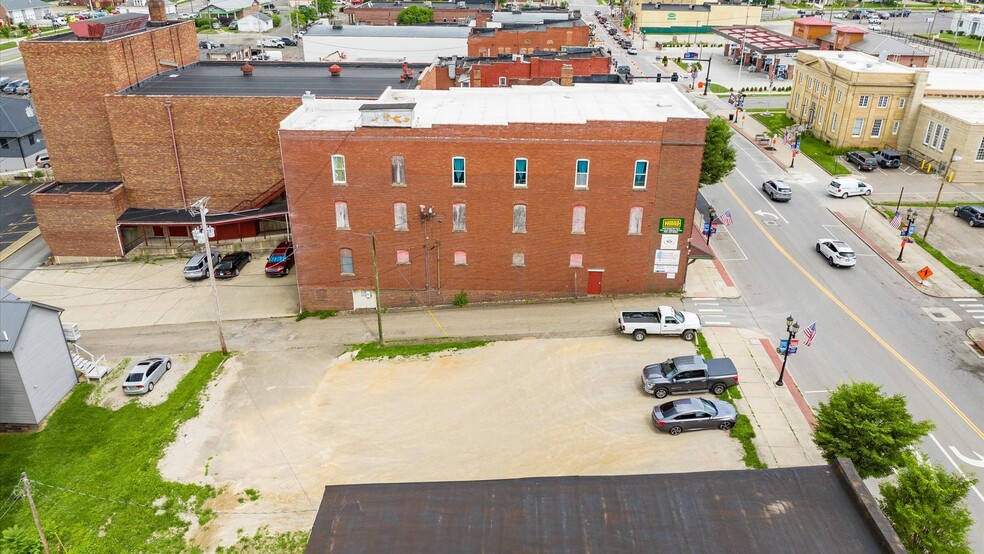 927 Wheeling Ave, Cambridge, OH à louer - Photo du bâtiment - Image 3 de 10