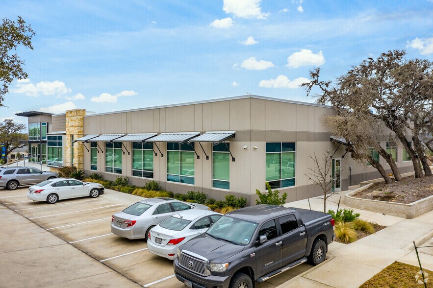 17215 Jones Maltsberger Rd, San Antonio, TX à louer - Photo du bâtiment - Image 3 de 12