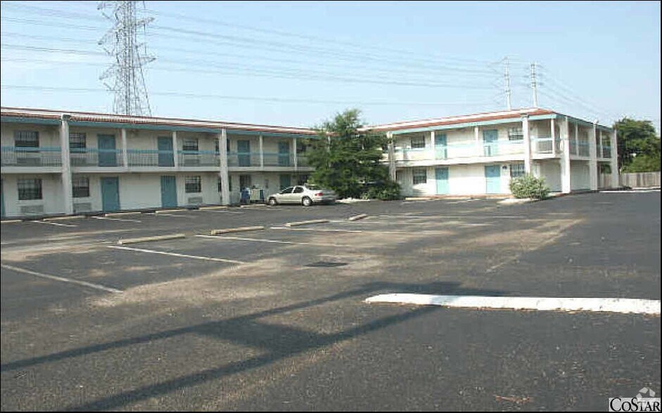 6 N Sam Houston Pky E, Houston, TX à vendre - Photo du bâtiment - Image 2 de 31