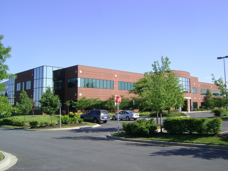 6996 Columbia Gateway Dr, Columbia, MD for lease - Building Photo - Image 1 of 3