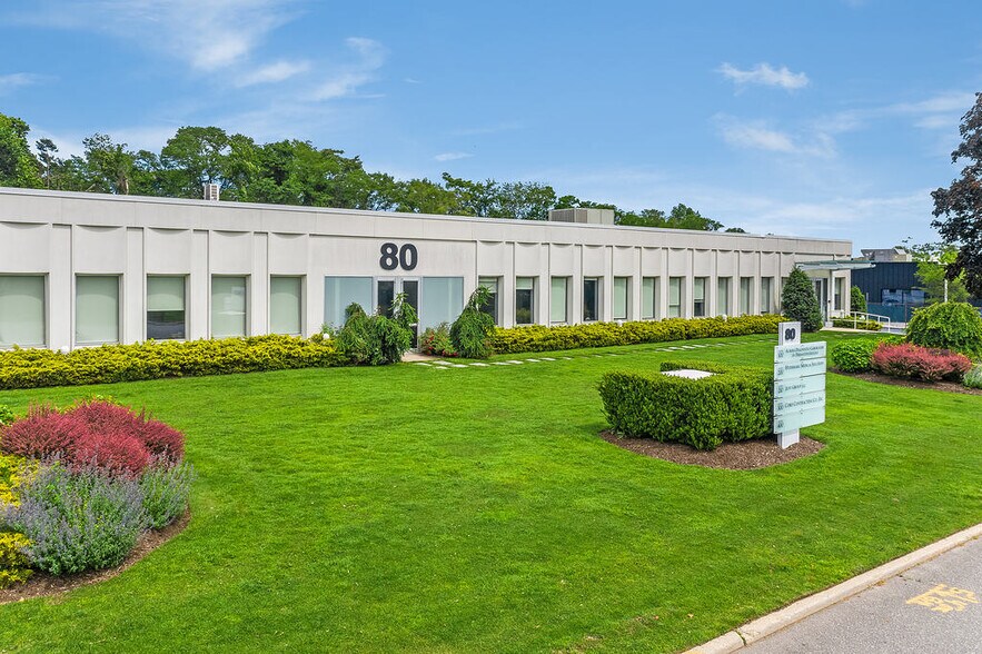 80 Crossways Park Dr, Woodbury, NY à louer - Photo du bâtiment - Image 3 de 15