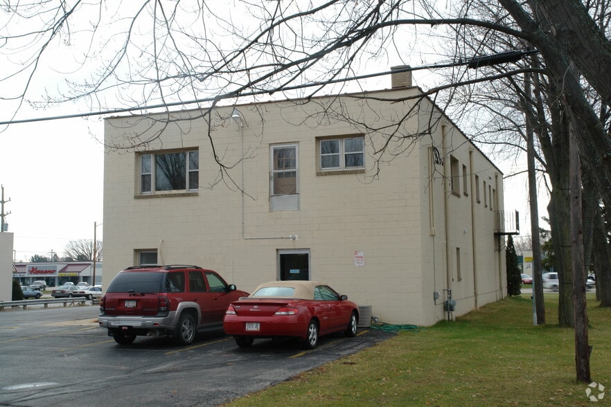 320 W Northland Ave, Appleton, WI for sale - Building Photo - Image 2 of 12