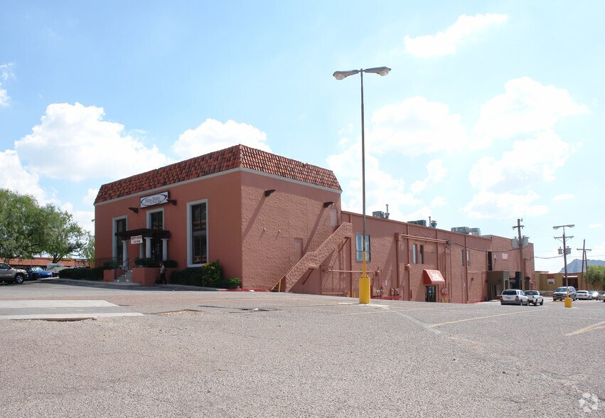 5411 N Mesa St, El Paso, TX à louer - Photo du bâtiment - Image 2 de 3