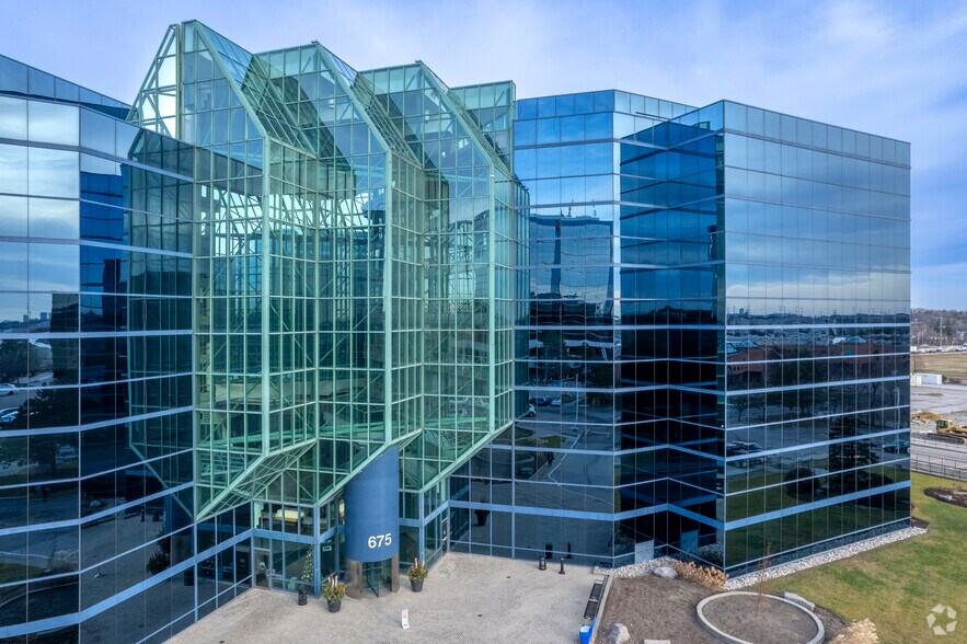 675 Cochrane Dr, Markham, ON à louer - Photo du bâtiment - Image 3 de 15