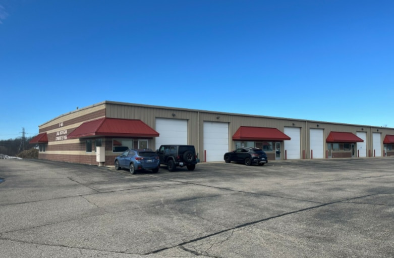 O-465 Lake Michigan Dr, Grand Rapids, MI for lease - Building Photo - Image 2 of 6
