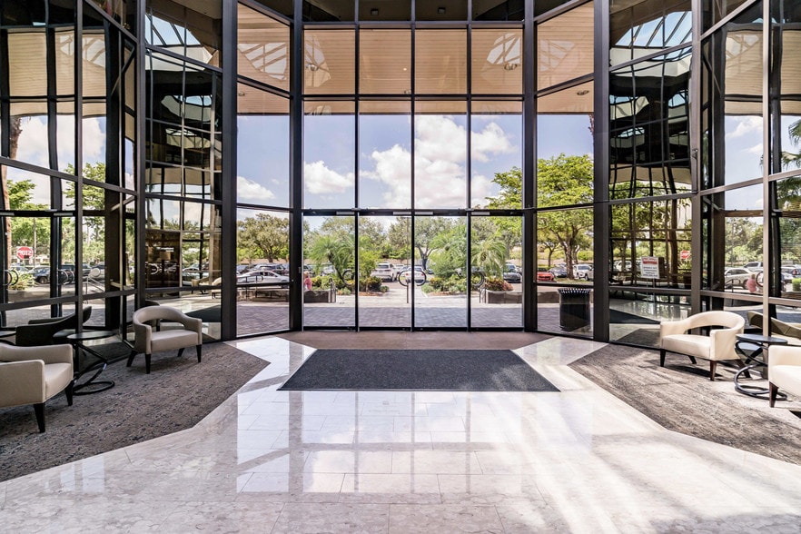 1776 N Pine Island Rd, Plantation, FL for lease - Interior Photo - Image 2 of 23