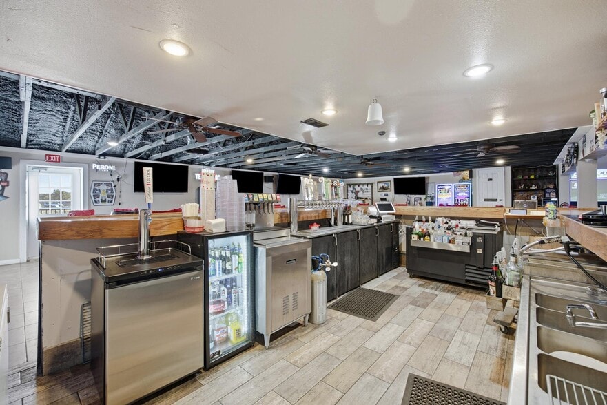 9805 Jacksboro Hwy, Fort Worth, TX for sale - Building Photo - Image 3 of 47