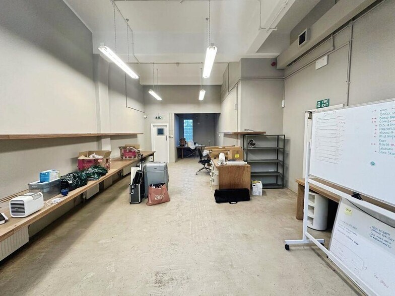 23-29 Paragon Rd, Londres à louer - Photo du bâtiment - Image 2 de 27