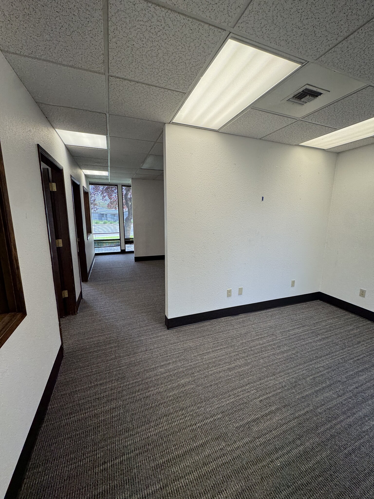 1933-1955 Jadwin Ave, Richland, WA for lease Interior Photo- Image 1 of 9