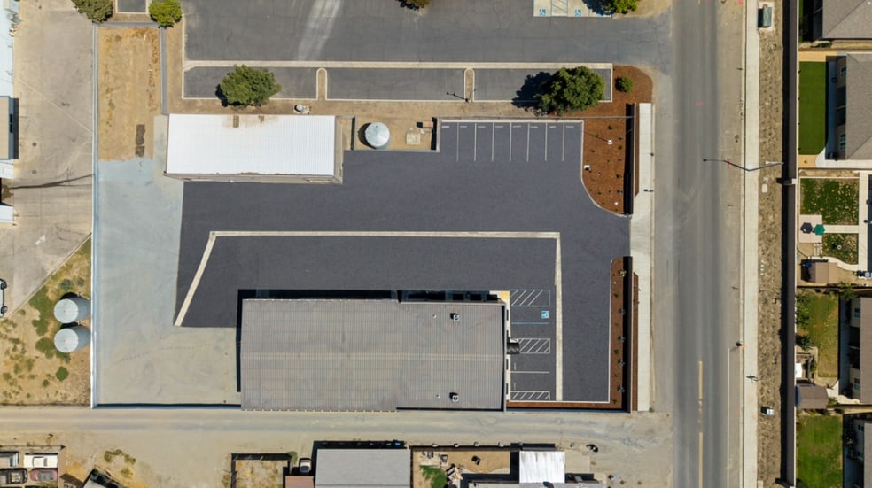 2144 E Pacific Ave, Tulare, CA for lease - Building Photo - Image 2 of 12