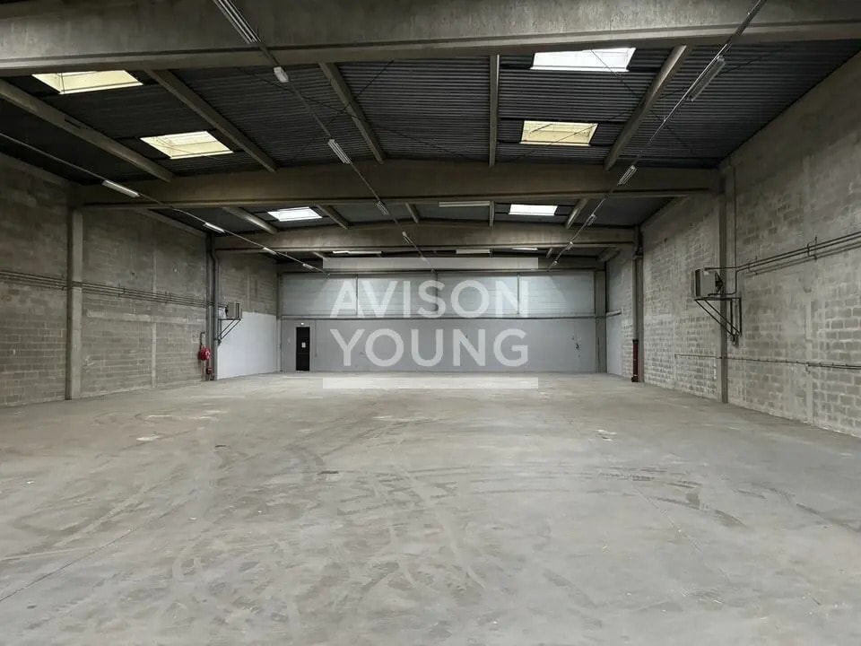 Flex in L'HAY-LES-ROSES for lease Building Photo- Image 1 of 7