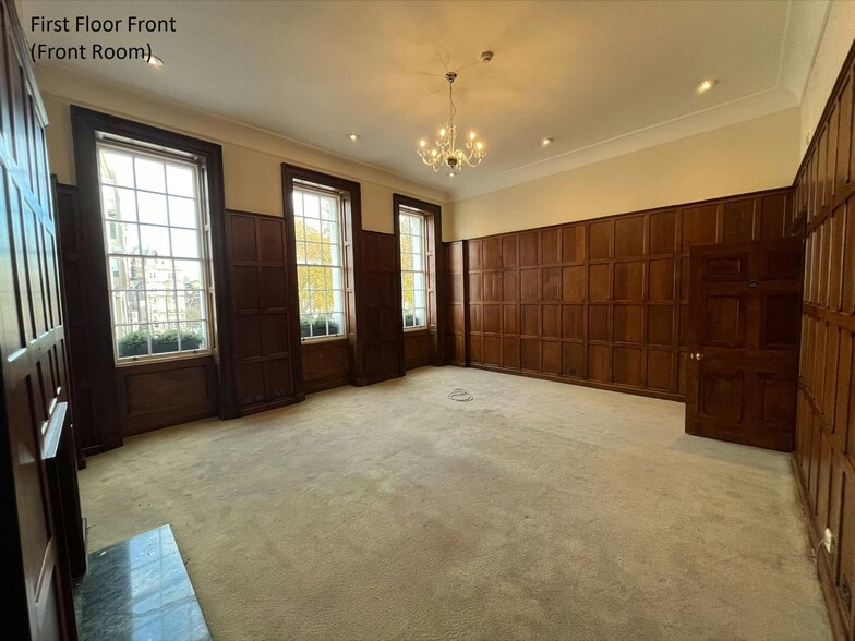 35 Berkeley Sq, London for lease - Interior Photo - Image 3 of 11