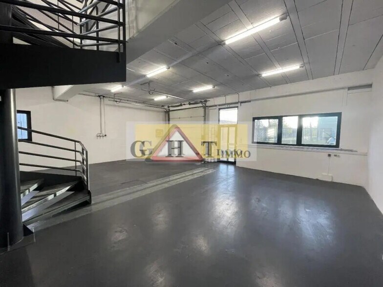 Industrial in Bondoufle for lease - Interior Photo - Image 3 of 17