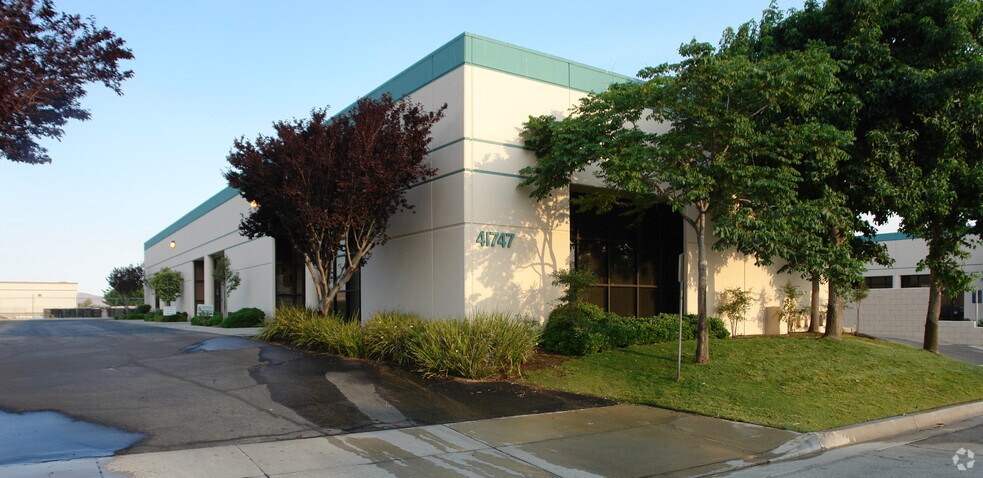 41747 11th St W, Palmdale, CA for lease - Building Photo - Image 2 of 2