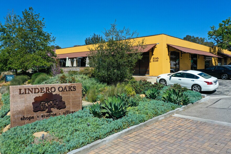 31149 Via Colinas, Westlake Village, CA à louer - Photo du bâtiment - Image 1 de 12
